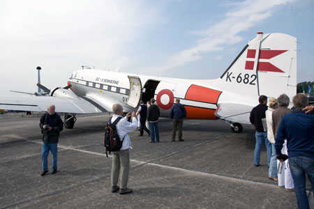 DC-3�en parkeret i lufthavnen i Peenem&uuml;nde