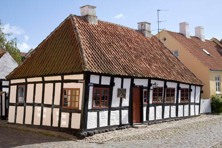 Den gamle bydel i Ebeltoft - �Den Sk&aelig;ve Bar�