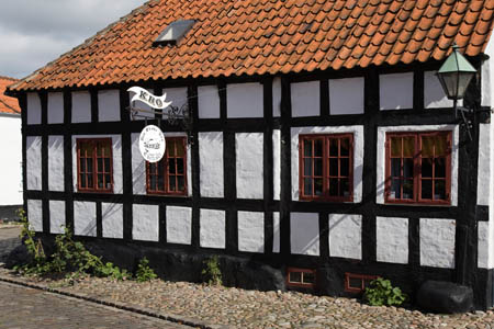 Den gamle bydel i Ebeltoft - �Den Sk&aelig;ve Kro�