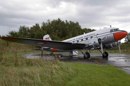 DC-3�en p&aring; standpladsen i V&aelig;rl&oslash;se