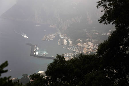 T&aring;get udsigt til havnen p&aring; Capri, Marina Grande