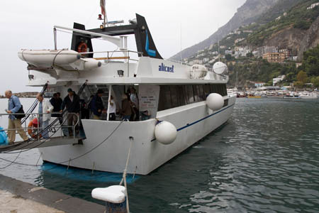 B&aring;den tilbage i havnen i Amalfi