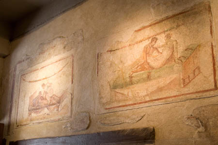 Syndige v&aelig;gmalerier i Pompeji