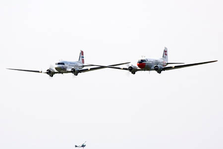 Den norske og danske DC-3 i formation