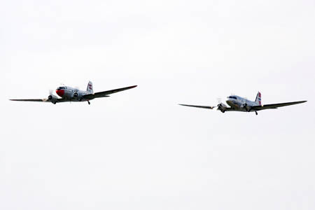 Den norske og danske DC-3 i formation