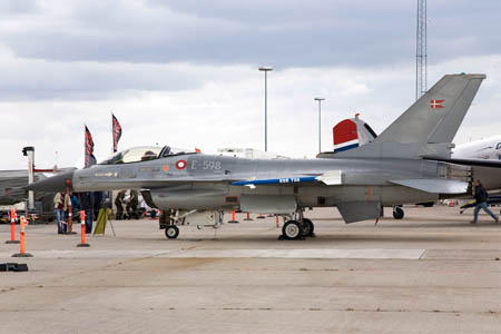 F-16 Fighting Falcon, E-598