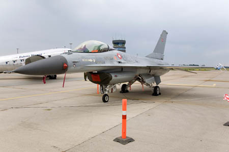 F-16 Fighting Falcon, E-598