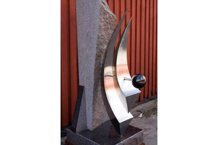 Skulptur ved glastorvet i Svaneke